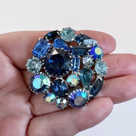 Vintage Weiss Rhinestone Brooch: Designer Blue AB Silver Metal 1950s 60s Glass - Picture 2 of 3